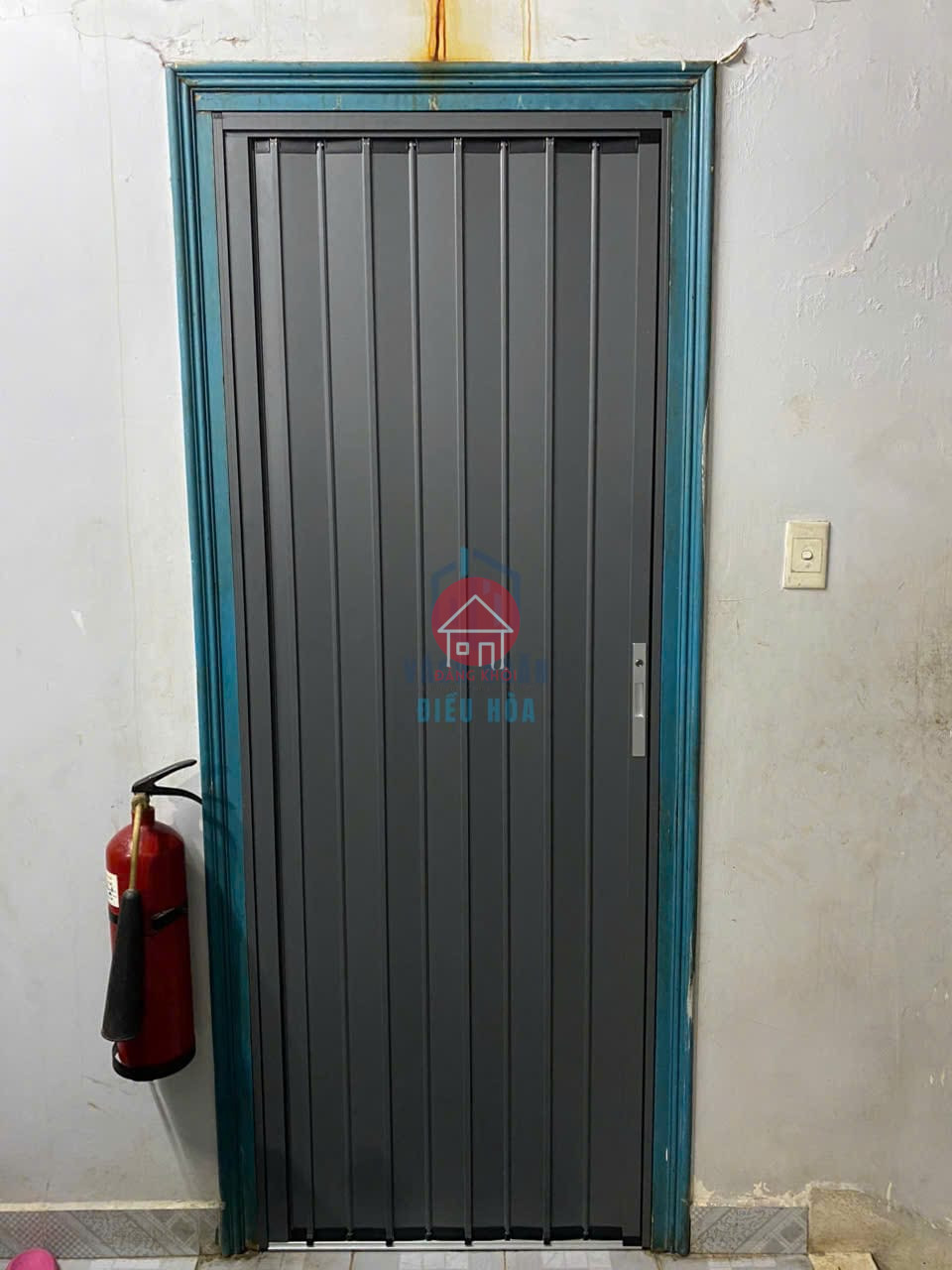Cửa lá nhôm đặc thiết kế hiện đại, thuận tiện-Thi công Cửa lá nhôm đặc
