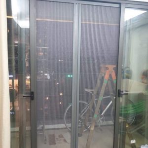 Cửa Lưới An Toàn Ban Công Lá Nhôm số 2