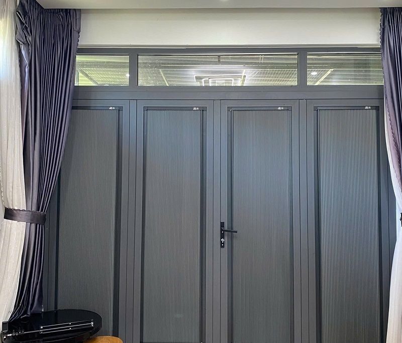 Lắp rèm tổ ong trên khung cửa nhôm