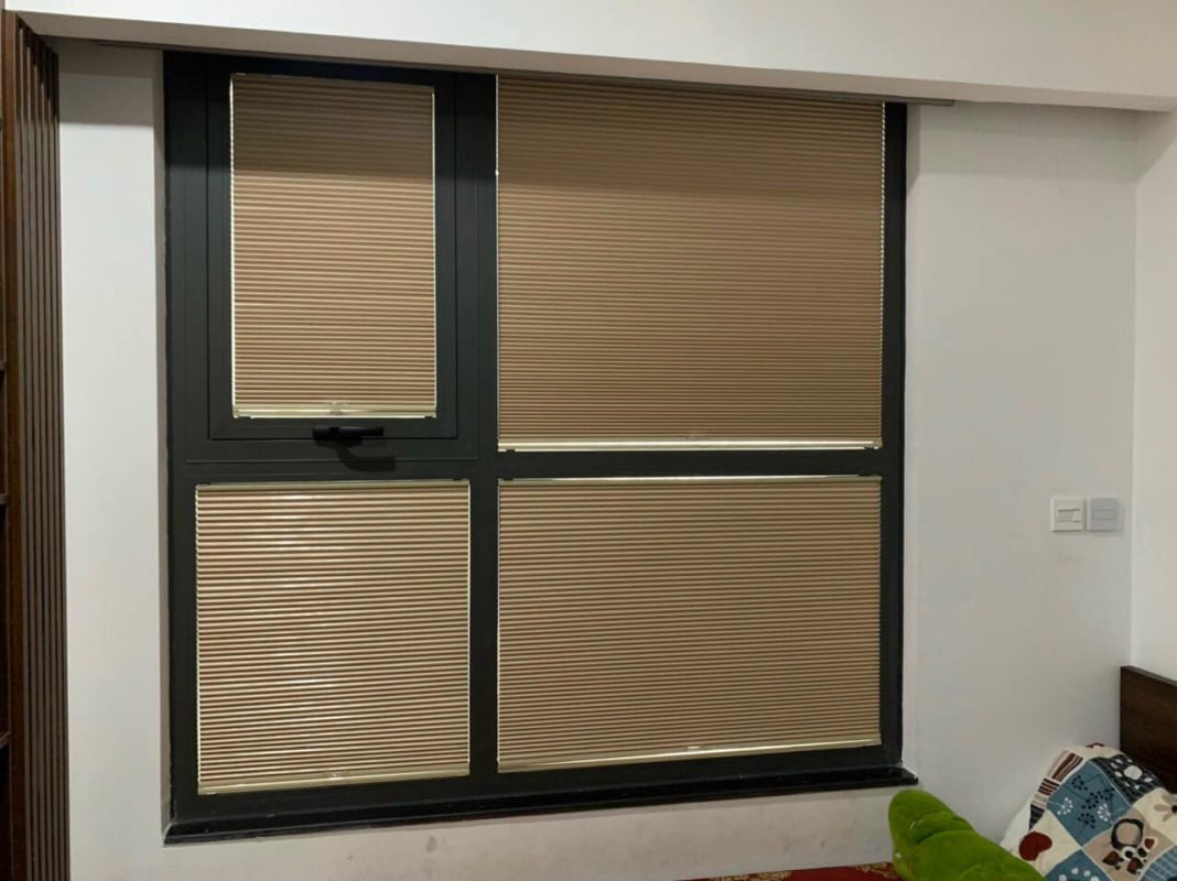 mẫu rèm tổ ong nhà tắm và cửa kính gọn gàng dễ phối nội thất