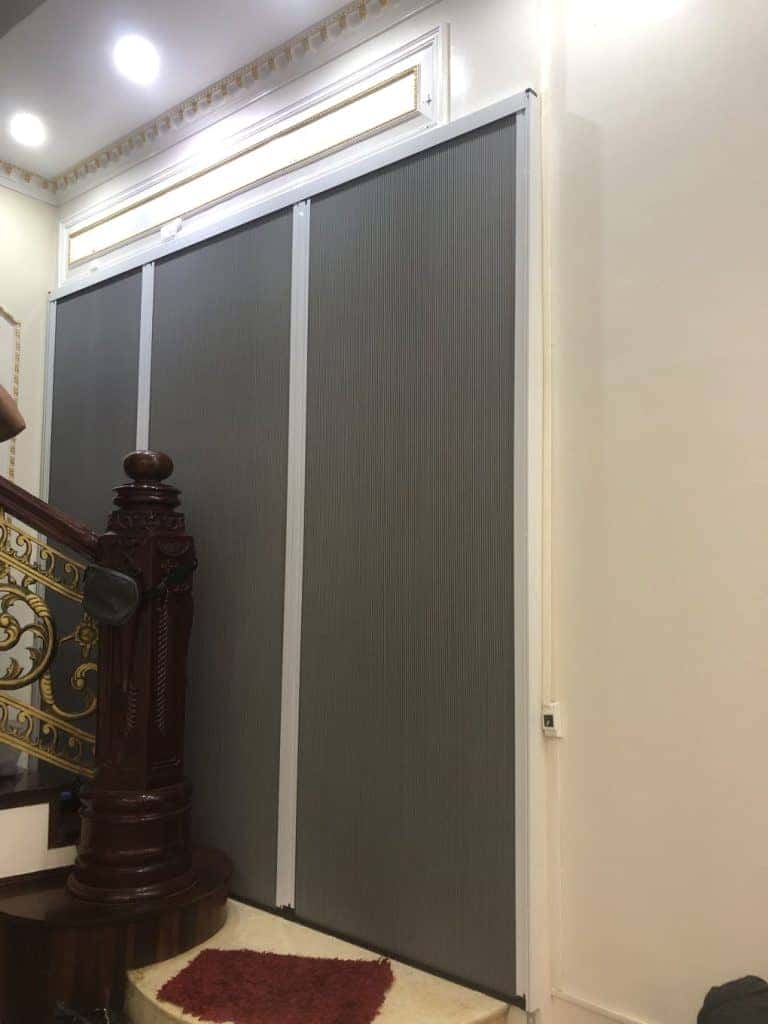 rèm vách ngăn tổ ong so sánh với vách ngăn cố định