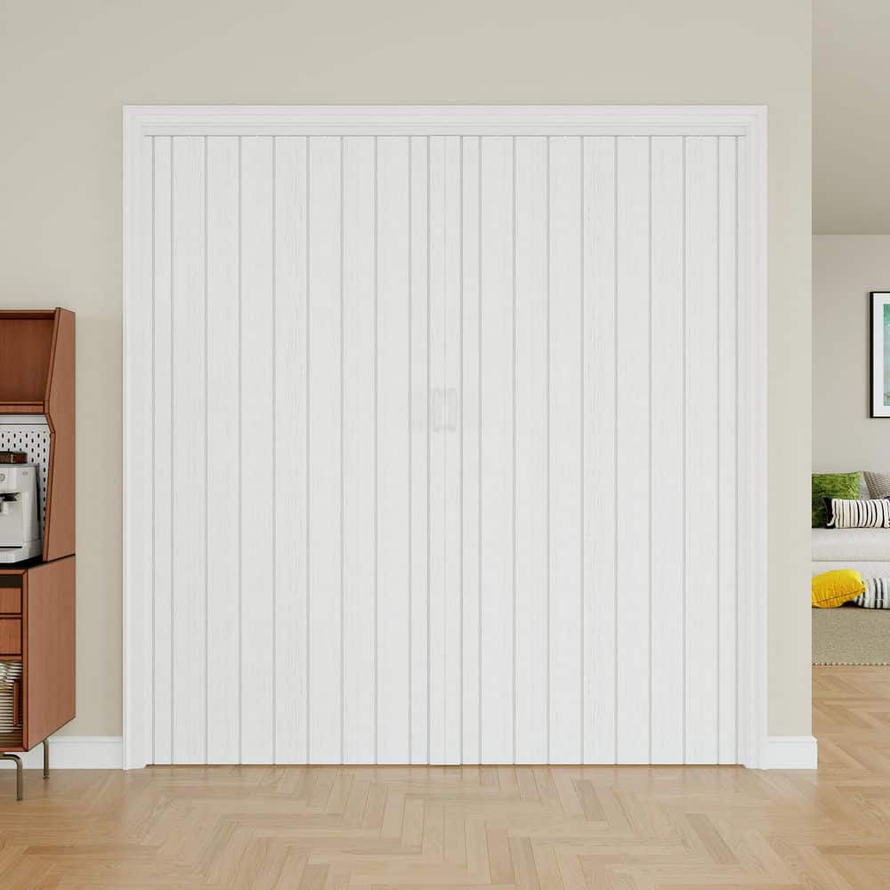 Cửa xếp lá nhựa màu trắng lắp cho ô cửa rộng trong nhà