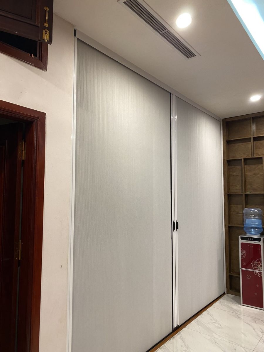 Rèm tổ ong xếp gọn đóng kín khu vực điều hòa