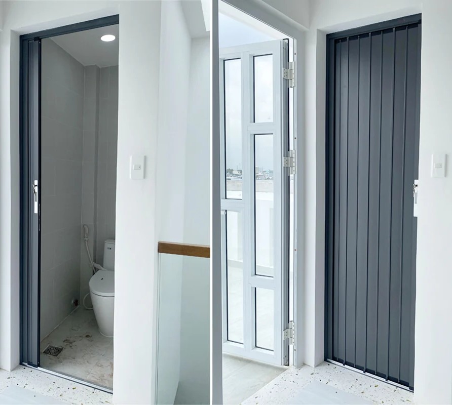 Cửa xếp lá nhôm màu xám cho nhà vệ sinh nhỏ