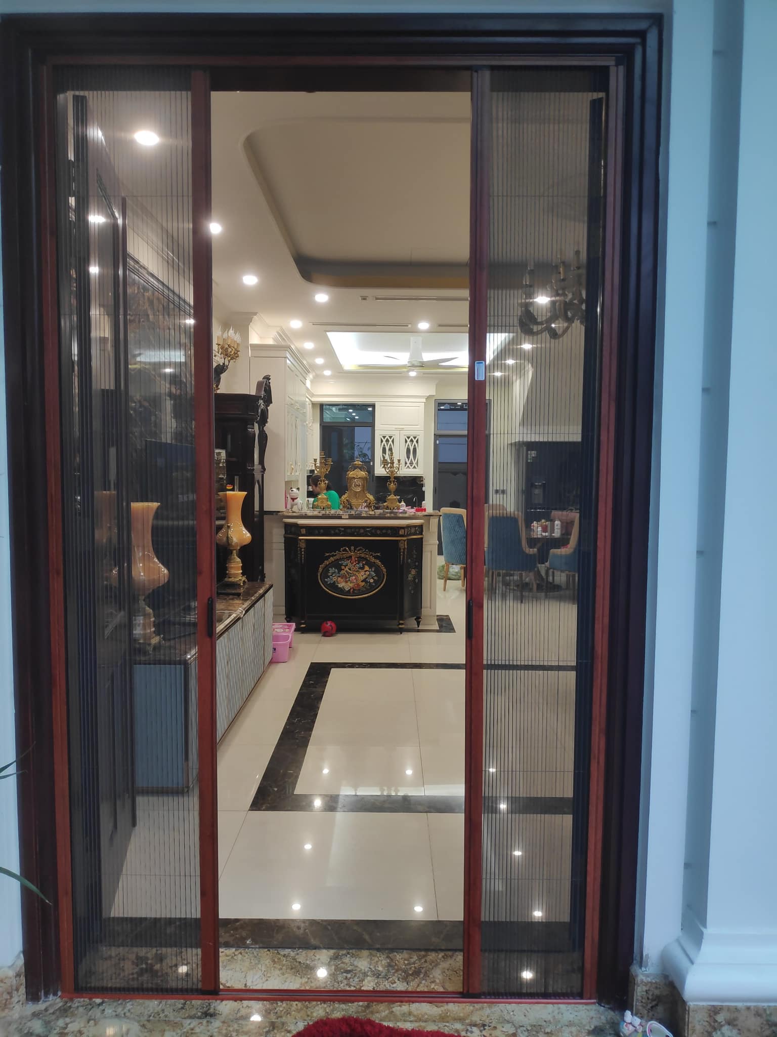 Mẫu cửa lưới chống muỗi dạng xếp hai cánh