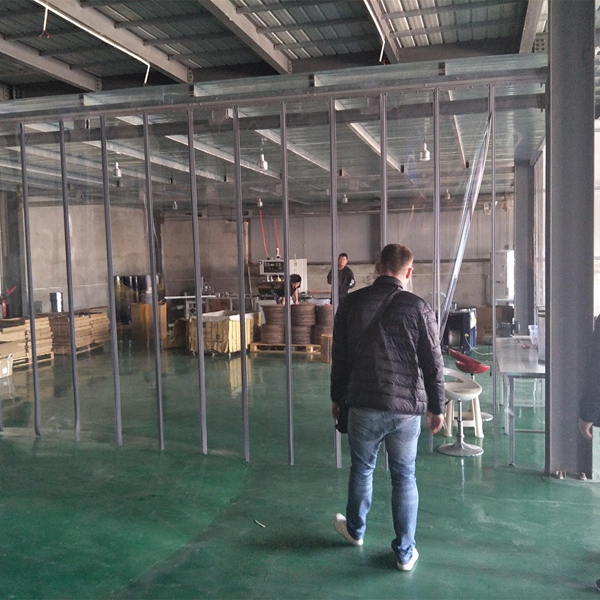Rèm nhựa tự đóng sử dụng trong khu vực sản xuất